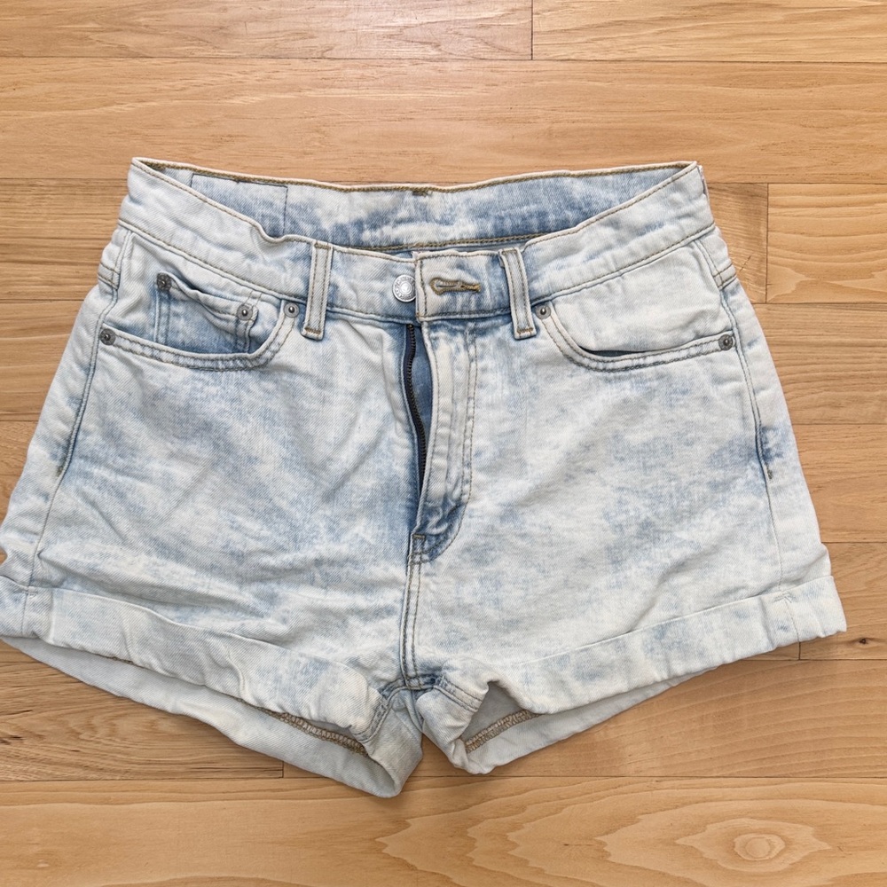 Levi’s light bleached style high rise shorts with rolled hem. Size 28.
